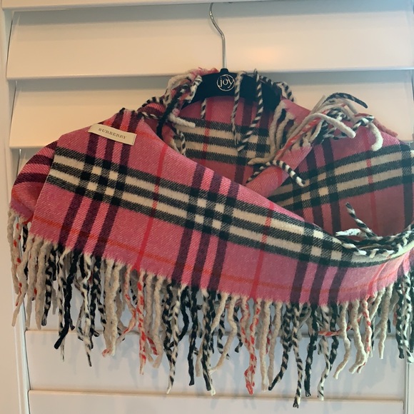 Burberry pink plaid fringe scarf - Picture 3 of 5